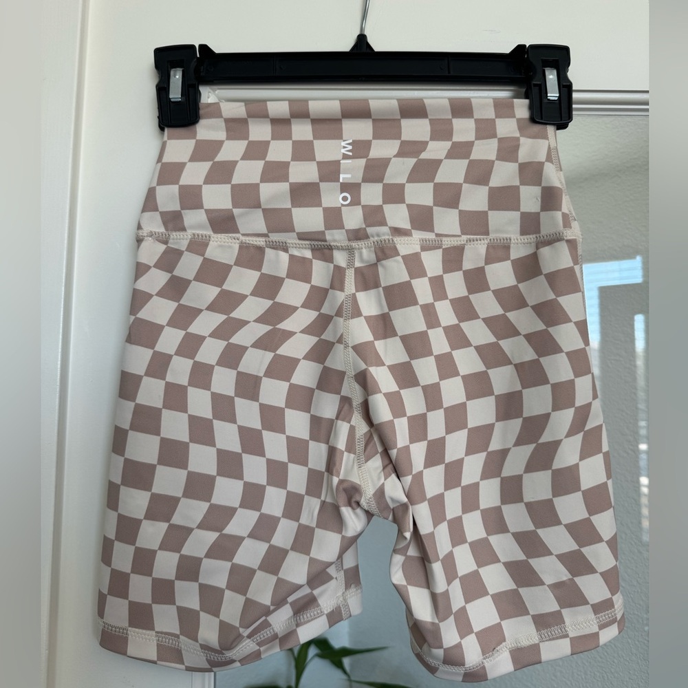 Wilo Sports Bra and Shorts Set - Picture 2 of 6